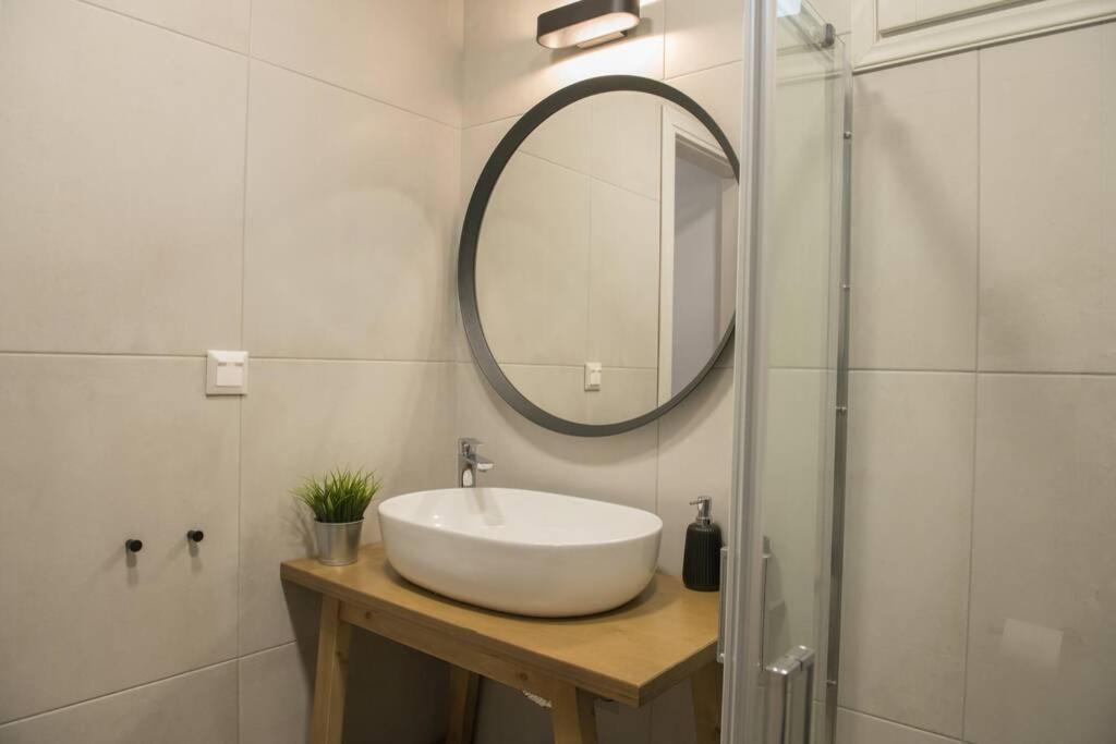 Elegant Apartment In The Heart Of Heraklion Bagian luar foto